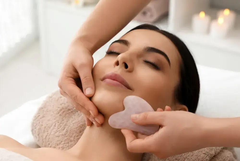 Gua sha - czy warto? Efekty, technika i przeciwwskazania