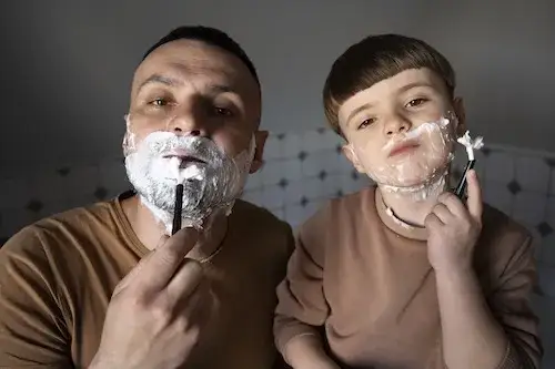 Zdjęcie W jakim wieku zacząć się golić? Odpowiedzi na ważne pytania